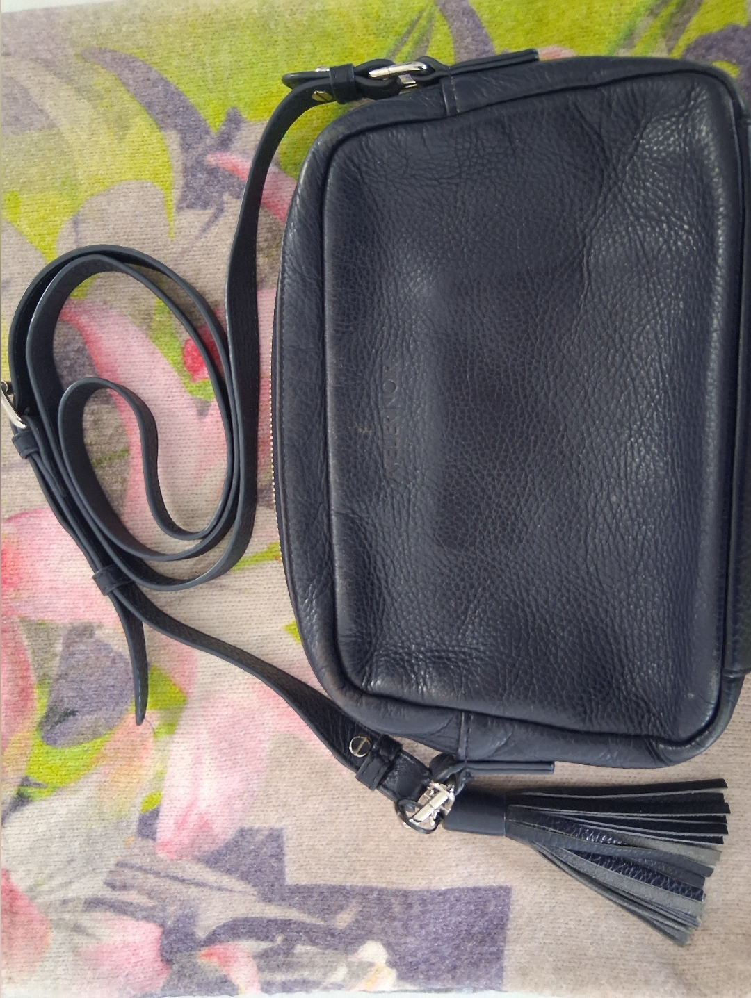 Atelier Noir By Rudsak's House Brand/ 100% Leather Crossbody Bag/ Navy Exterior